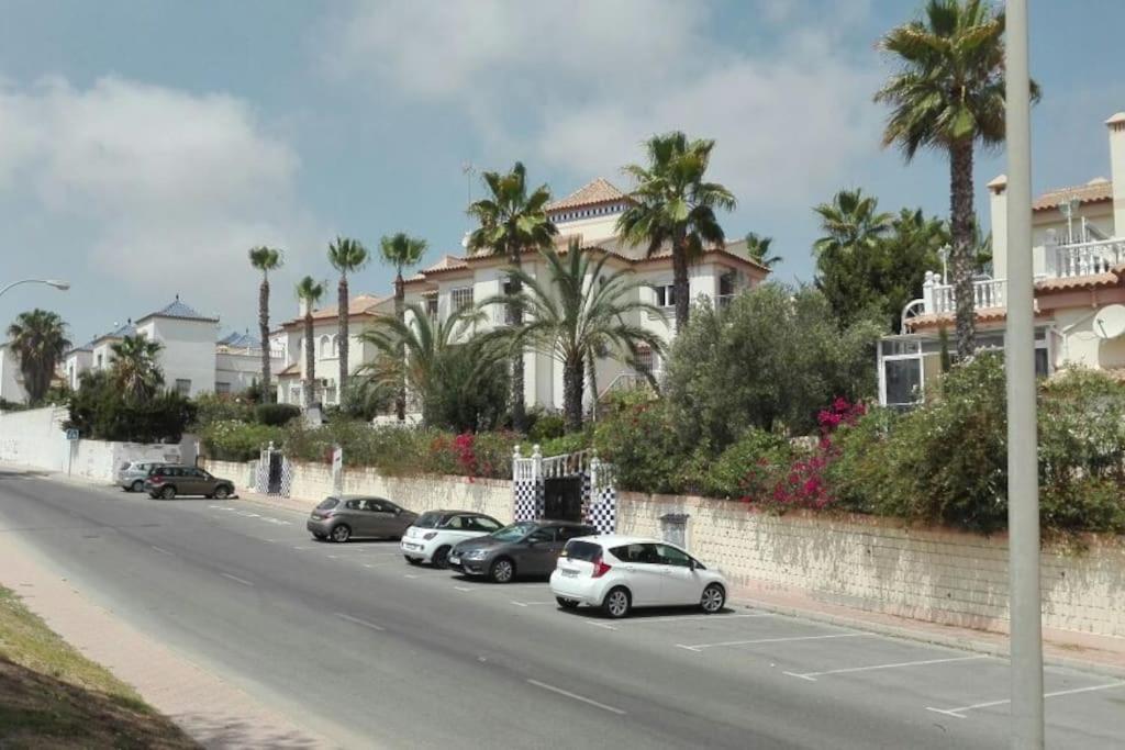 Schoenes Ruhiges Rooftop Apartment Mit Grosser Dachterrasse Torrevieja Ngoại thất bức ảnh