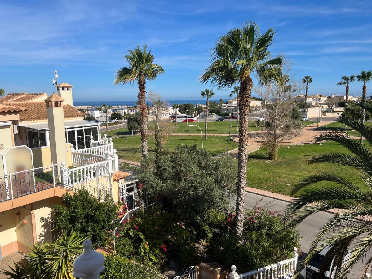 Schoenes Ruhiges Rooftop Apartment Mit Grosser Dachterrasse Torrevieja Ngoại thất bức ảnh