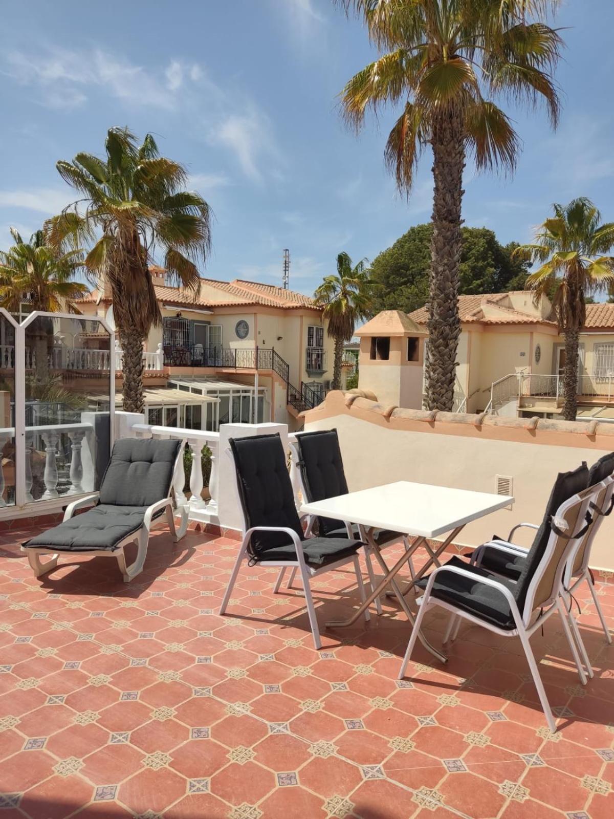 Schoenes Ruhiges Rooftop Apartment Mit Grosser Dachterrasse Torrevieja Ngoại thất bức ảnh