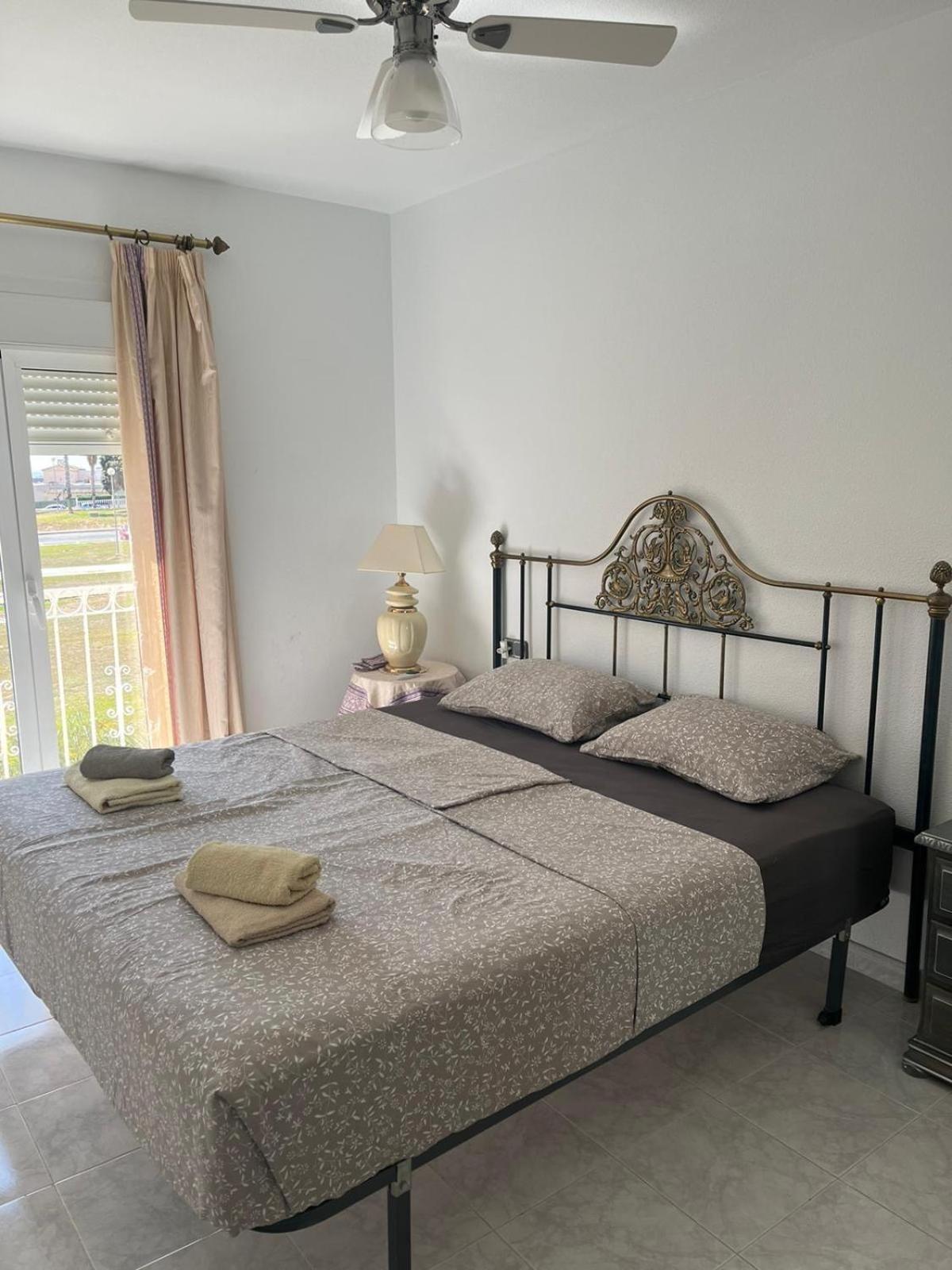 Schoenes Ruhiges Rooftop Apartment Mit Grosser Dachterrasse Torrevieja Ngoại thất bức ảnh