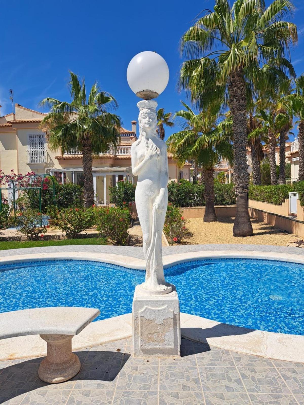 Schoenes Ruhiges Rooftop Apartment Mit Grosser Dachterrasse Torrevieja Ngoại thất bức ảnh