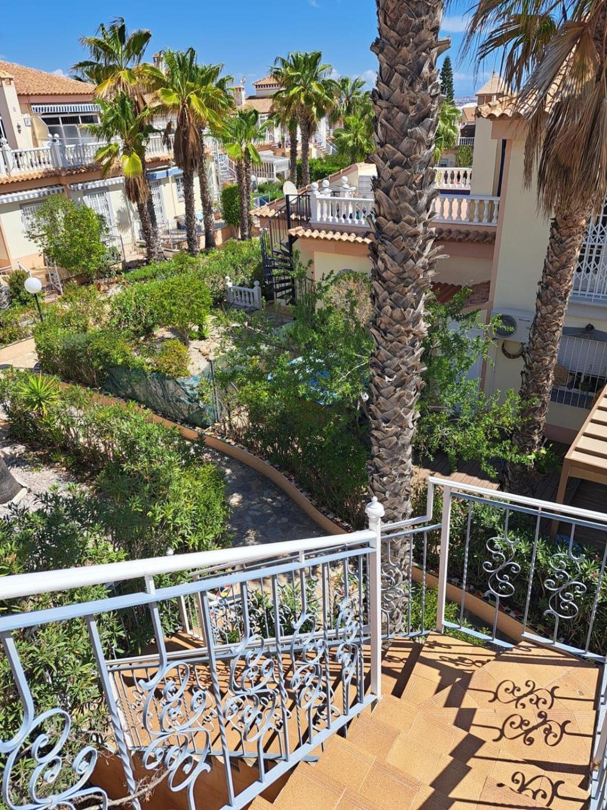 Schoenes Ruhiges Rooftop Apartment Mit Grosser Dachterrasse Torrevieja Ngoại thất bức ảnh