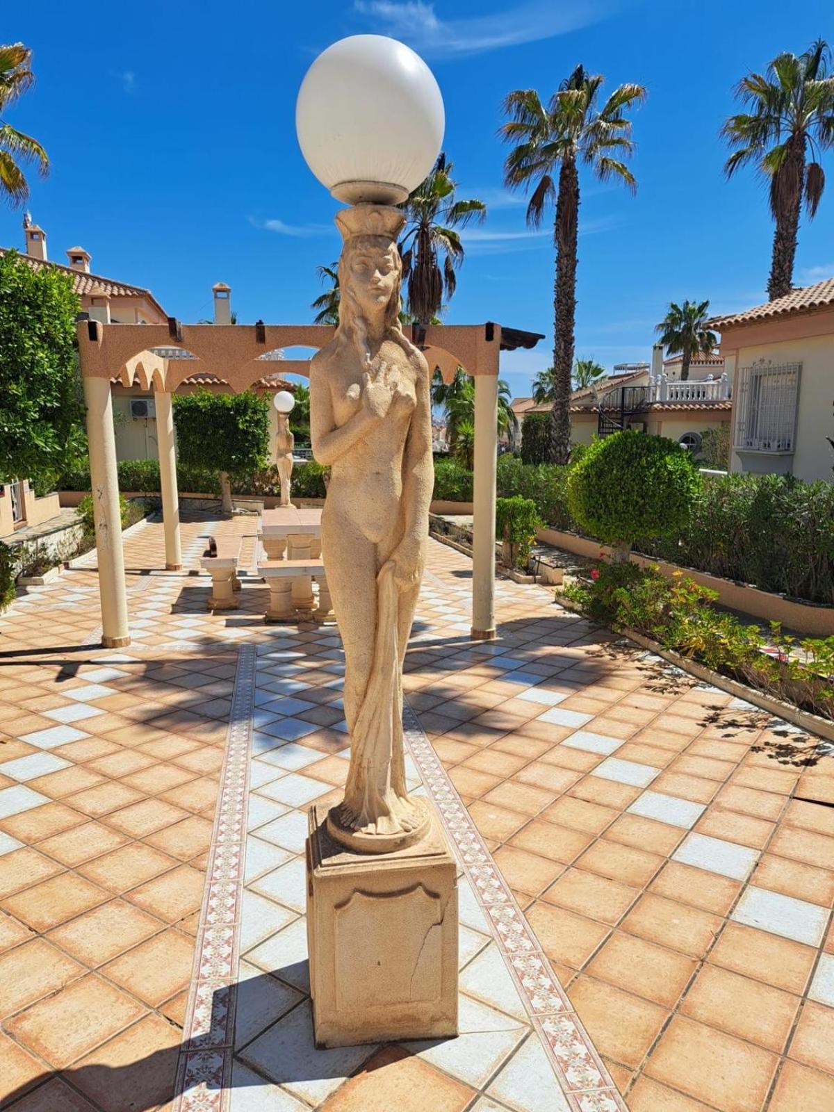 Schoenes Ruhiges Rooftop Apartment Mit Grosser Dachterrasse Torrevieja Ngoại thất bức ảnh