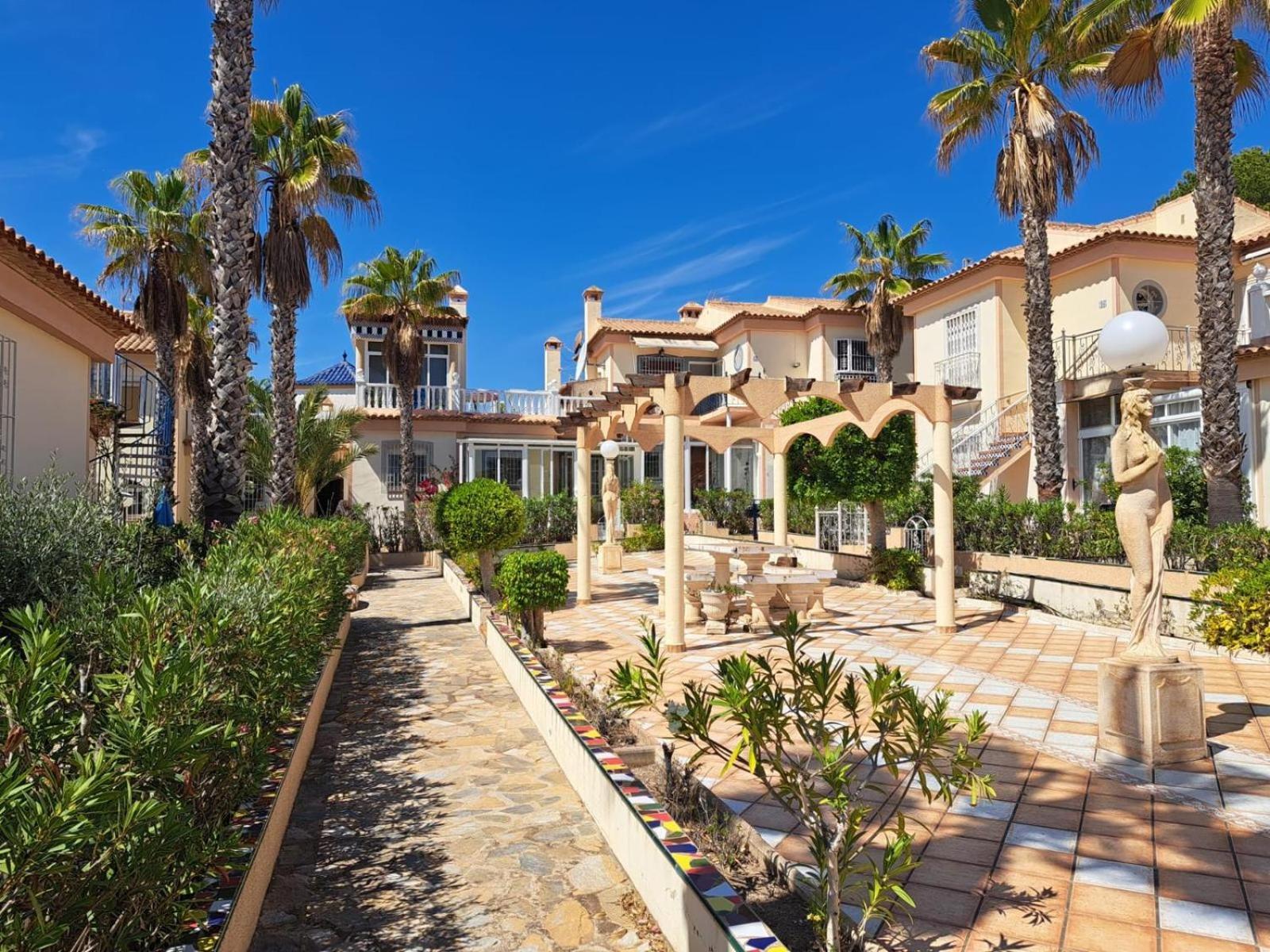 Schoenes Ruhiges Rooftop Apartment Mit Grosser Dachterrasse Torrevieja Ngoại thất bức ảnh