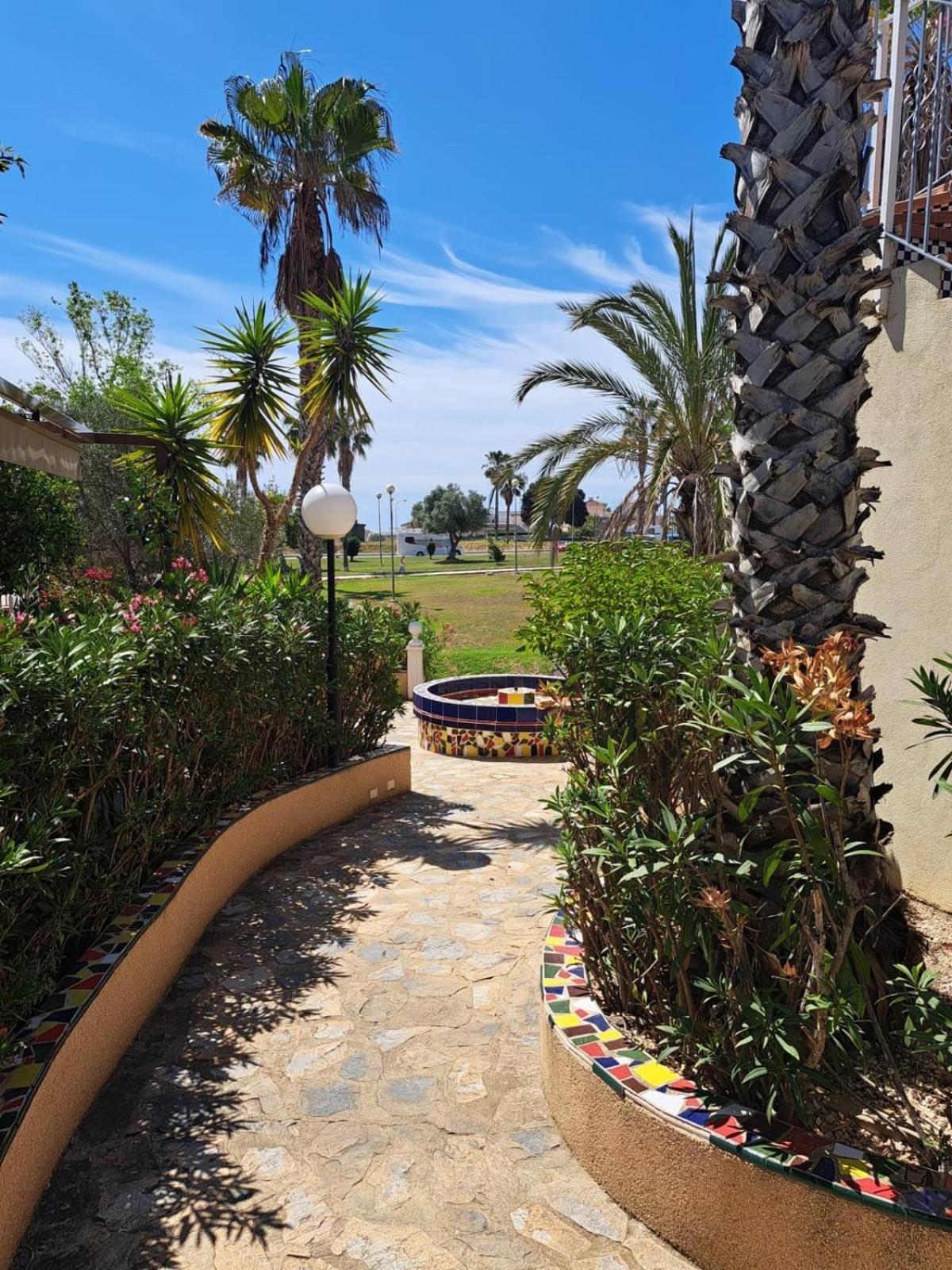Schoenes Ruhiges Rooftop Apartment Mit Grosser Dachterrasse Torrevieja Ngoại thất bức ảnh